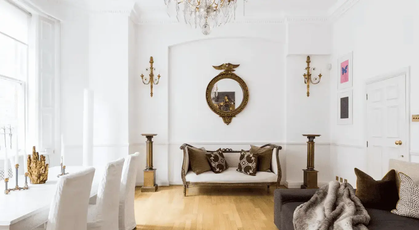 Chic & Antique Mayfair Haven in Mayfair